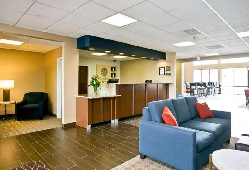 Hotelli Comfort Inn Aikens Center