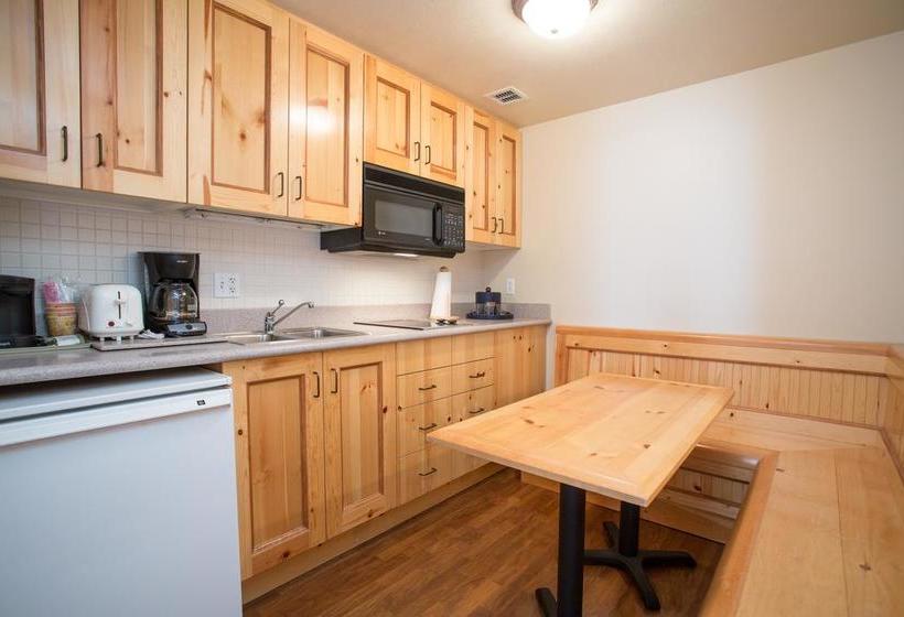 هتل The Inn At Solitude