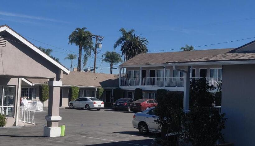 فندق على الطريق Friendship Motor Inn