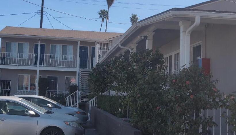 فندق على الطريق Friendship Motor Inn