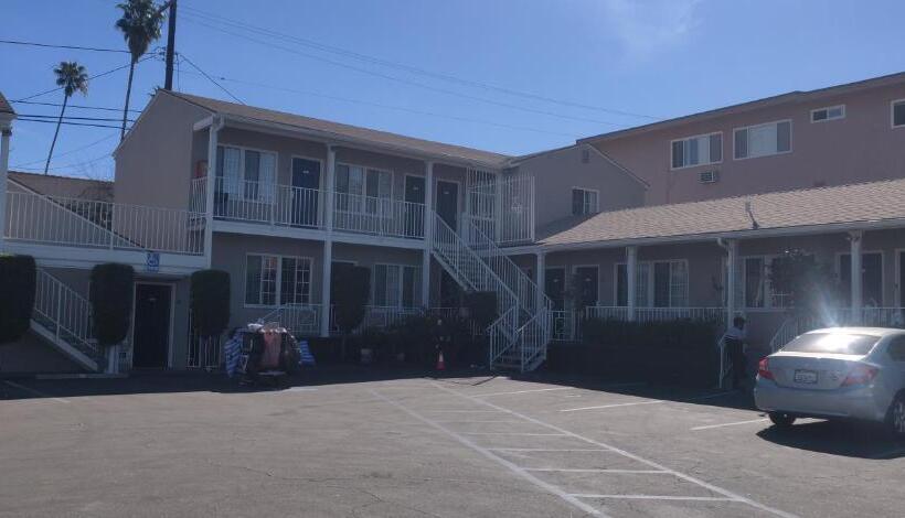 فندق على الطريق Friendship Motor Inn