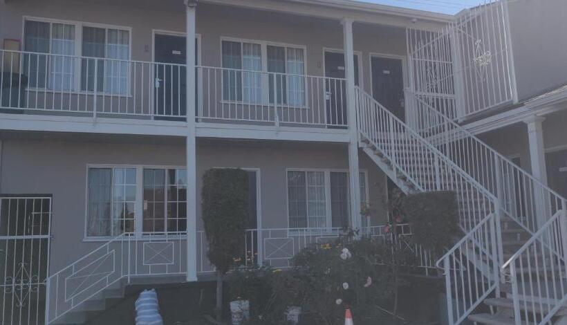 فندق على الطريق Friendship Motor Inn