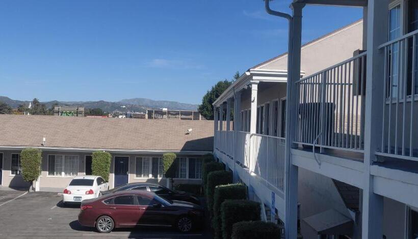 فندق على الطريق Friendship Motor Inn