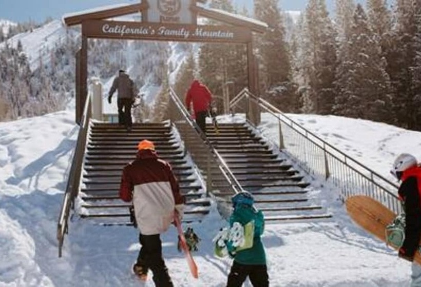 Мотель Gull Lake Lodge