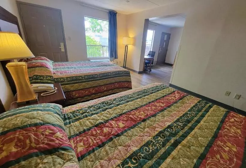 モーテル Studio 9 Inn & Suites