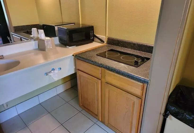 モーテル Studio 9 Inn & Suites