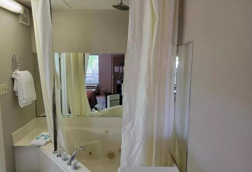 モーテル Studio 9 Inn & Suites
