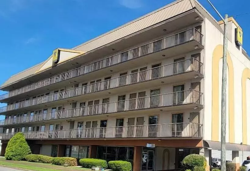 モーテル Studio 9 Inn & Suites