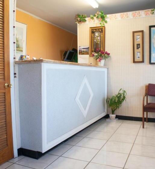 Nassau Holiday Motel