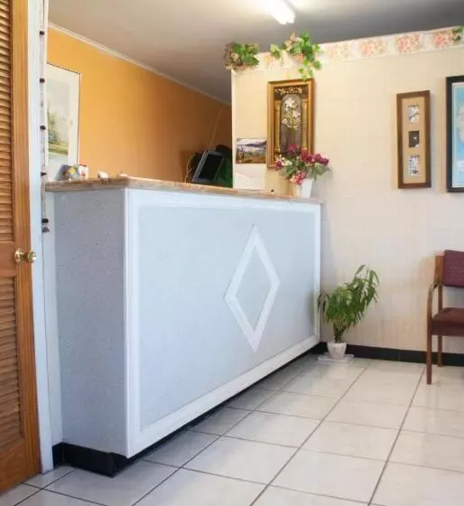 Nassau Holiday Motel