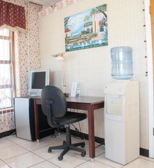 Nassau Holiday Motel