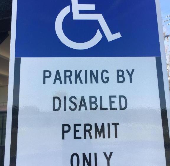 Nassau Holiday Motel