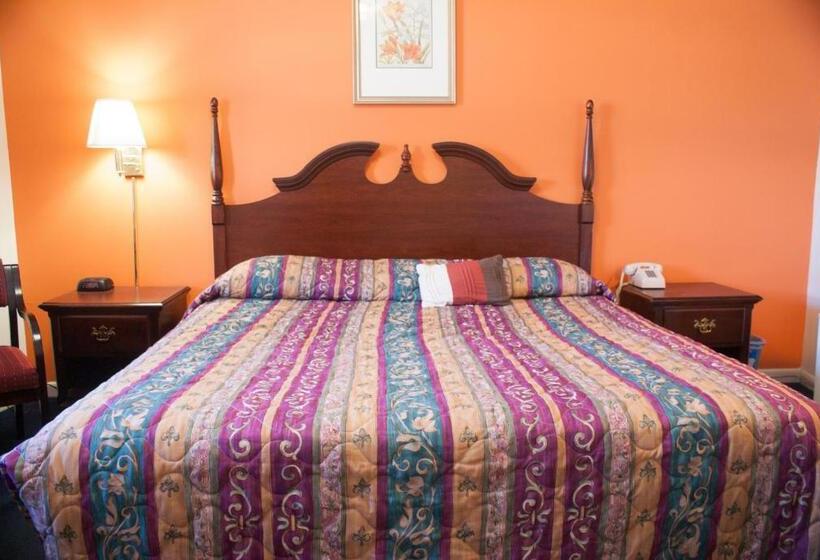 Nassau Holiday Motel