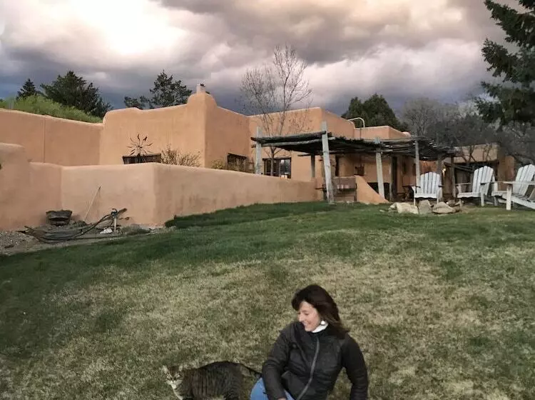 Old Taos Guesthouse B&b