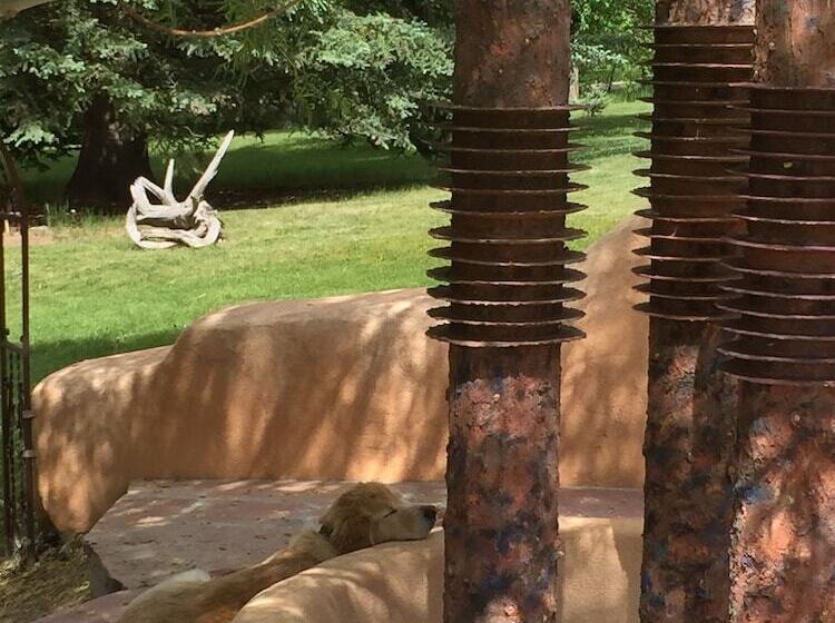 Old Taos Guesthouse B&b