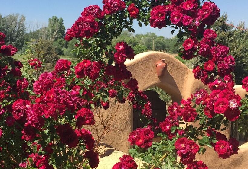 Old Taos Guesthouse B&b