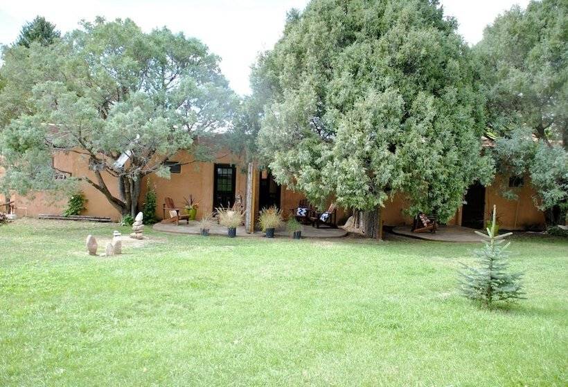 Old Taos Guesthouse B&b