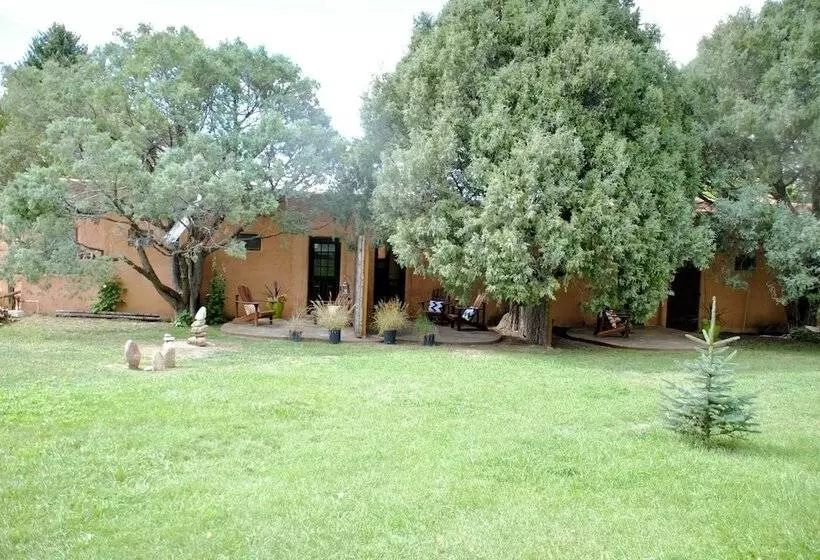 Old Taos Guesthouse B&b