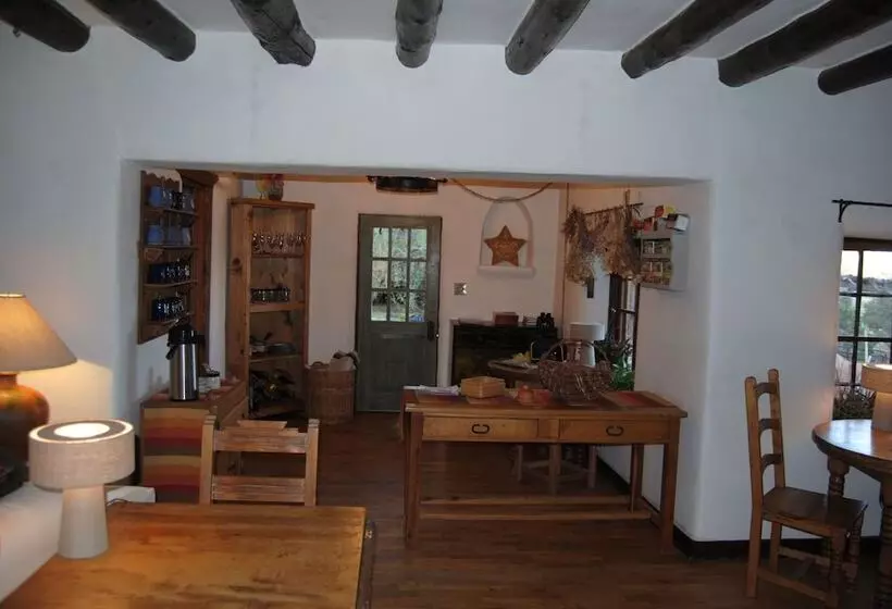 Old Taos Guesthouse B&b