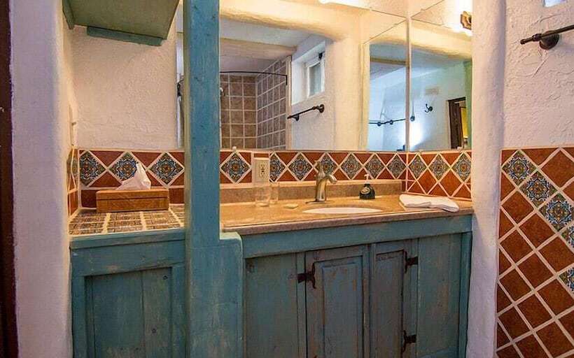 Old Taos Guesthouse B&b