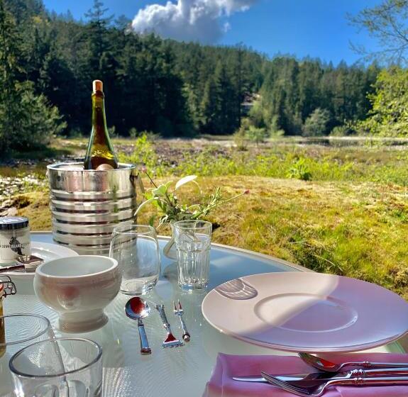 Otter's Pond Bed And Breakfast