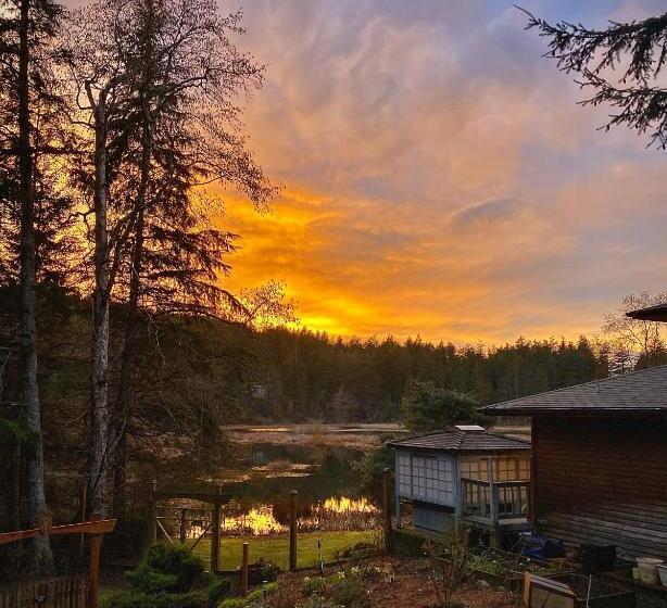 Otter's Pond Bed And Breakfast