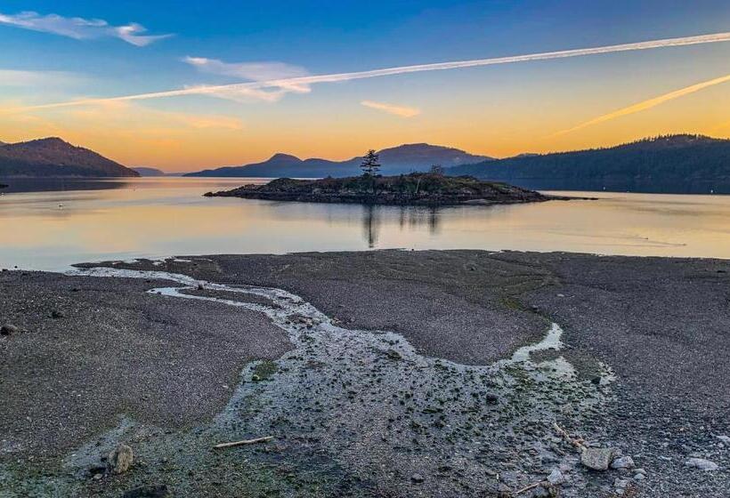 Otter's Pond Bed And Breakfast