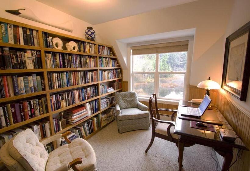 Otter's Pond Bed And Breakfast