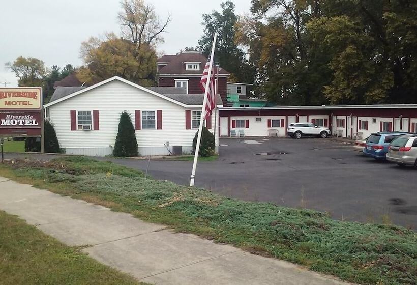 Riverside Motel