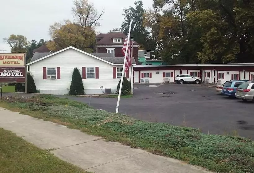 Riverside Motel