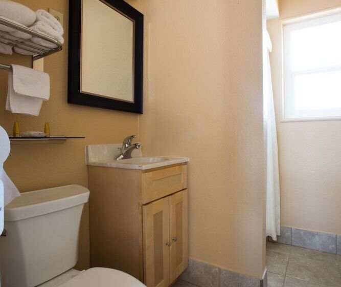 Shasta Pines Motel & Suites