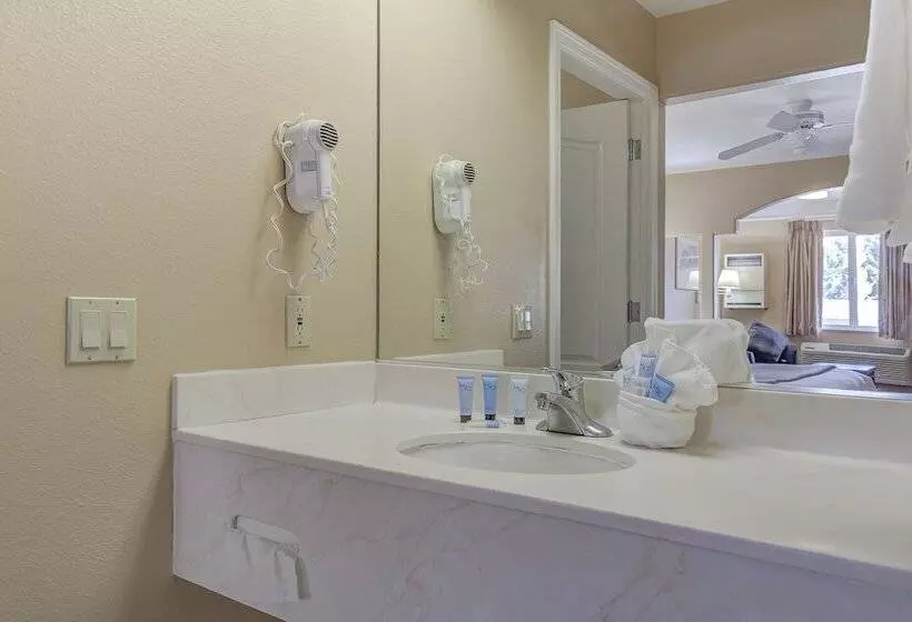 Shasta Pines Motel & Suites