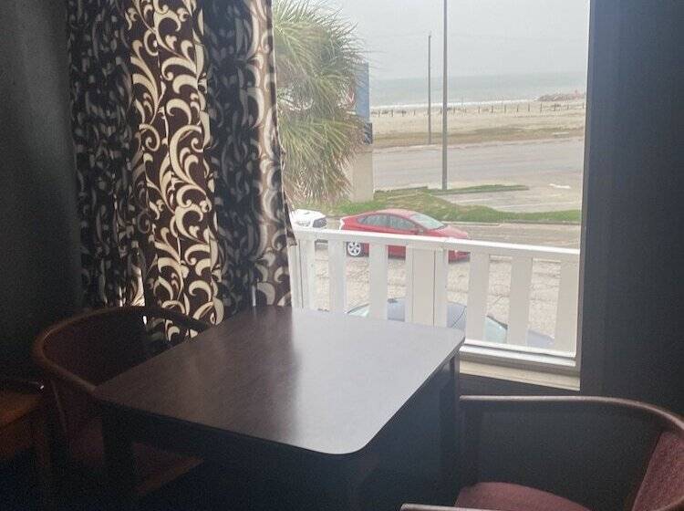 Surf Motel And Apartments