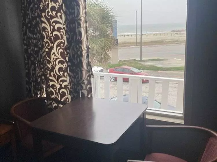 Surf Motel And Apartments