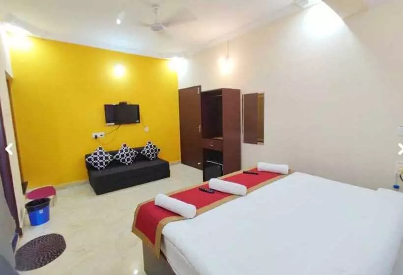 هتل Candolim Aloft