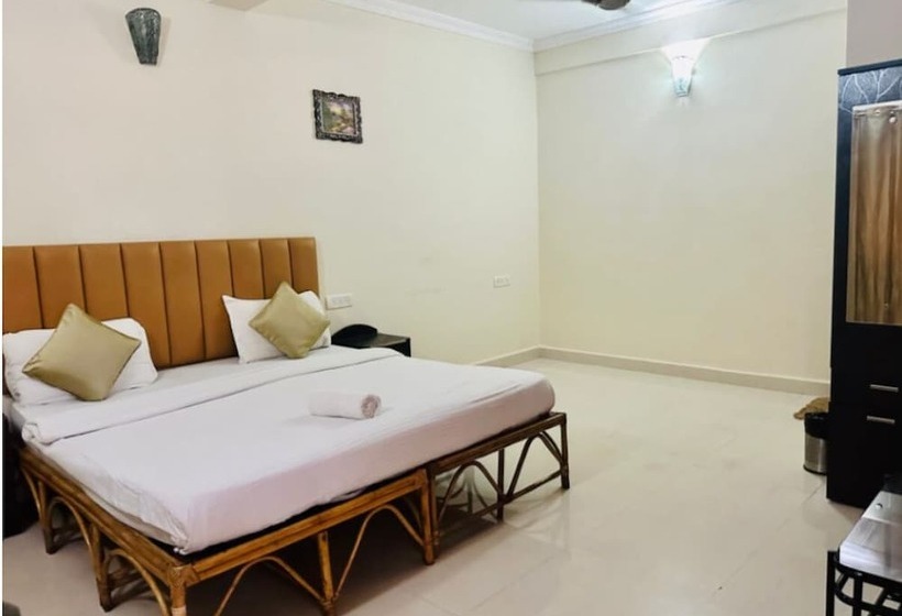 هتل Candolim Aloft