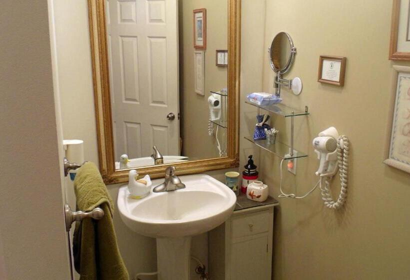 住宿加早餐  Inn To The Woods