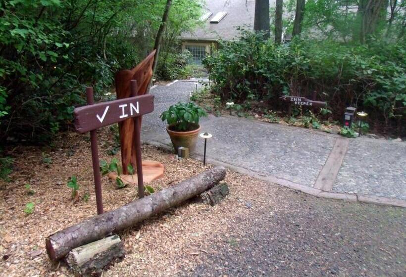 住宿加早餐  Inn To The Woods