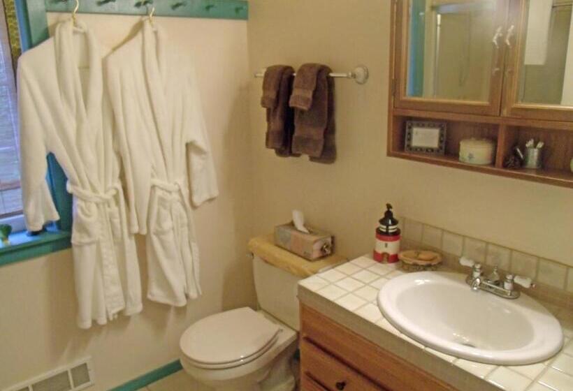 住宿加早餐  Inn To The Woods