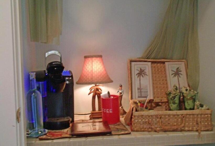 住宿加早餐  Inn To The Woods