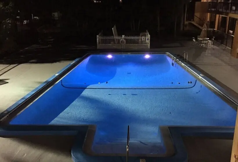 مُتل Travelodge By Wyndham Fort Myers North