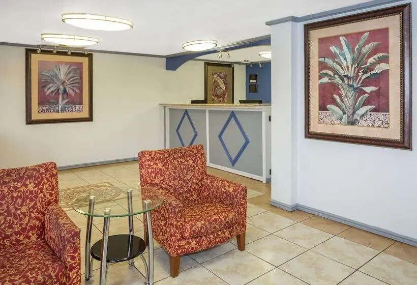 مُتل Travelodge By Wyndham Fort Myers North