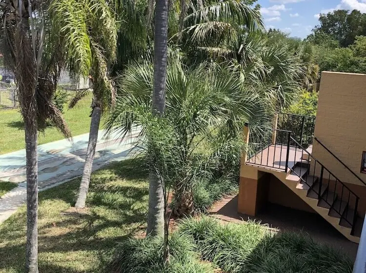 مُتل Travelodge By Wyndham Fort Myers North