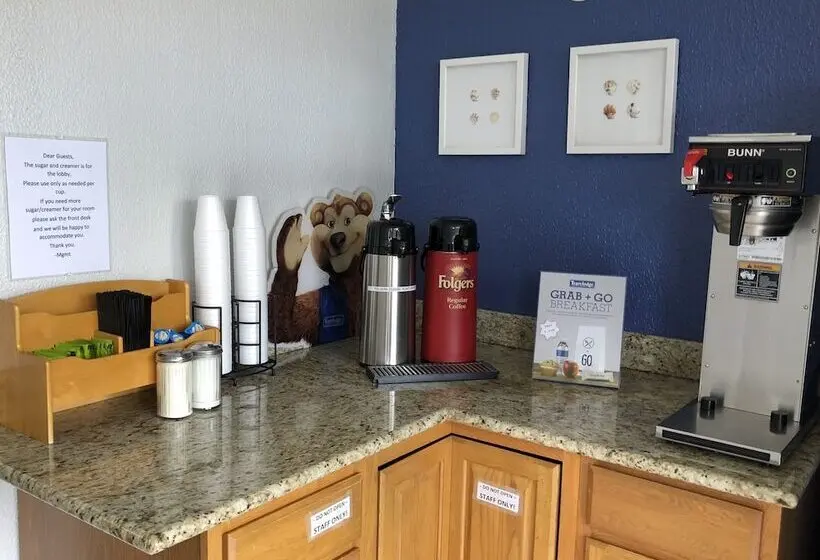 مُتل Travelodge By Wyndham Fort Myers North