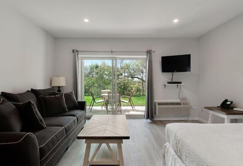 منتجع Windward Shores