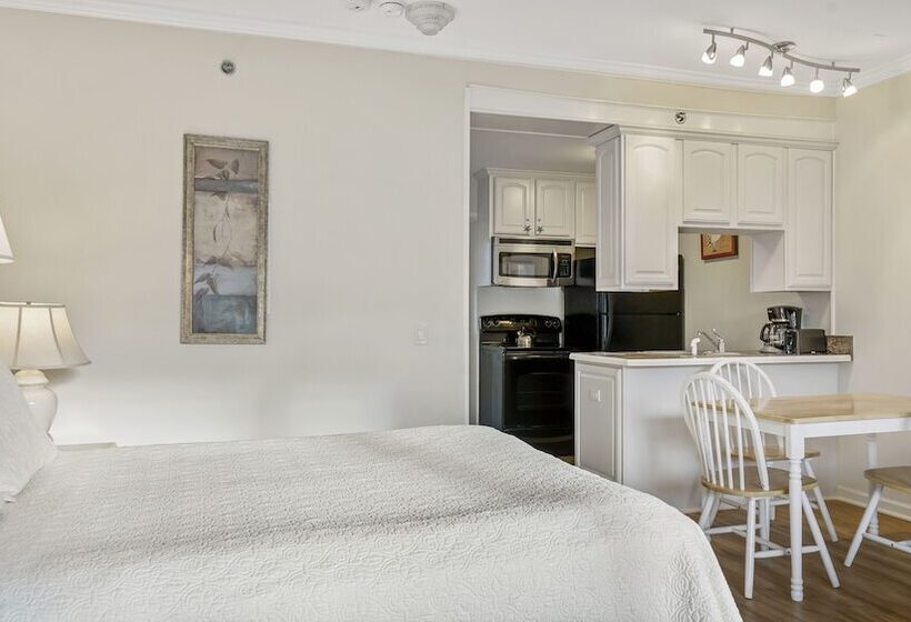 منتجع Windward Shores