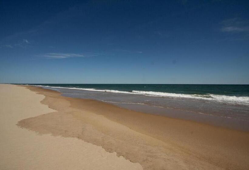 منتجع Windward Shores