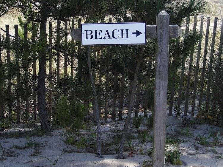 منتجع Windward Shores