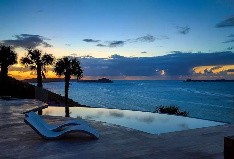 استراحتگاه Oil Nut Bay