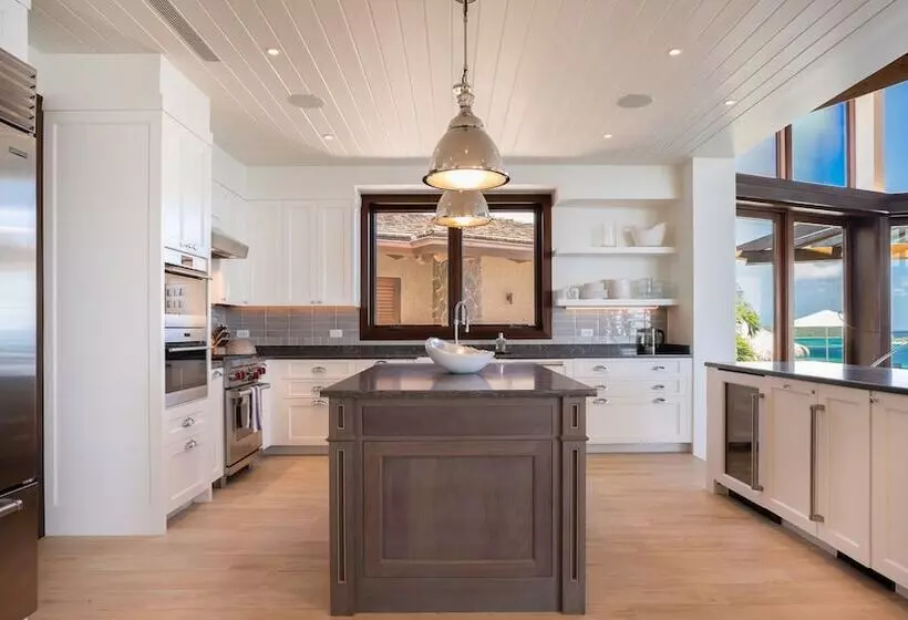 استراحتگاه Oil Nut Bay